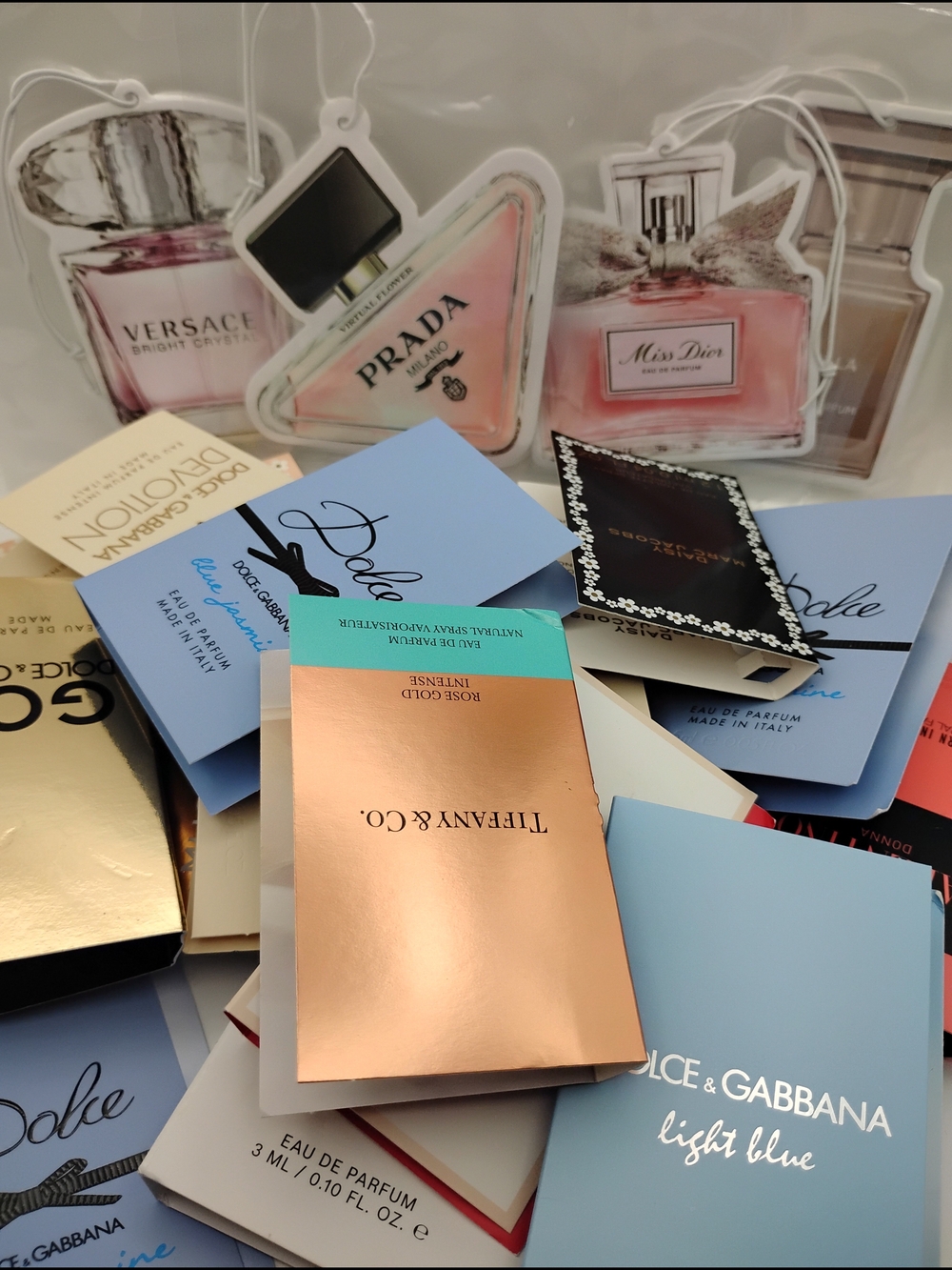 16 Samples Of Assorted Fragrances & 4 Air Freshener